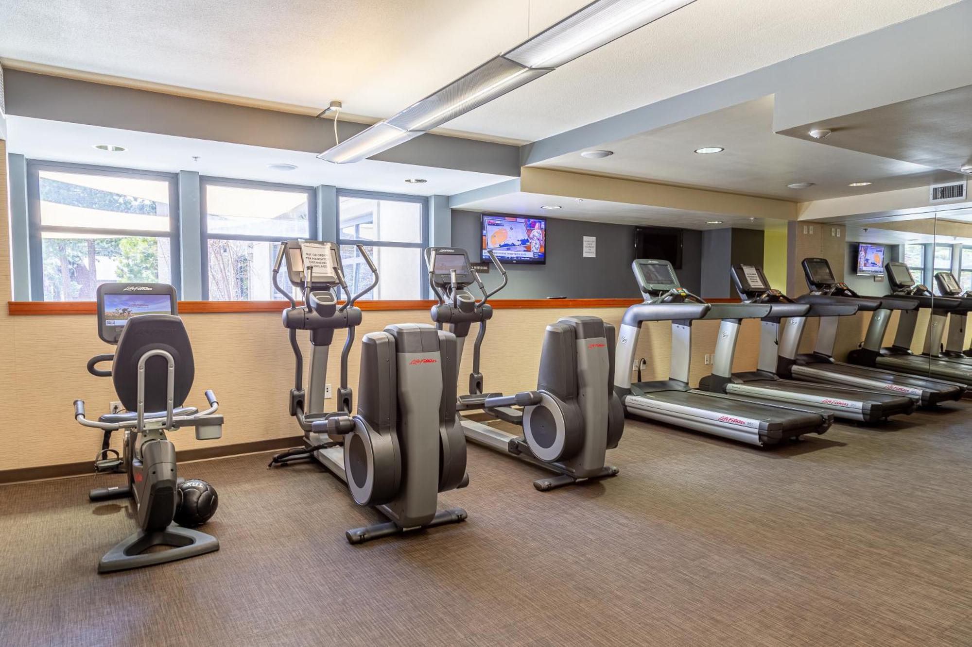 Updated Pet Friendly Monache With Views! Apartment