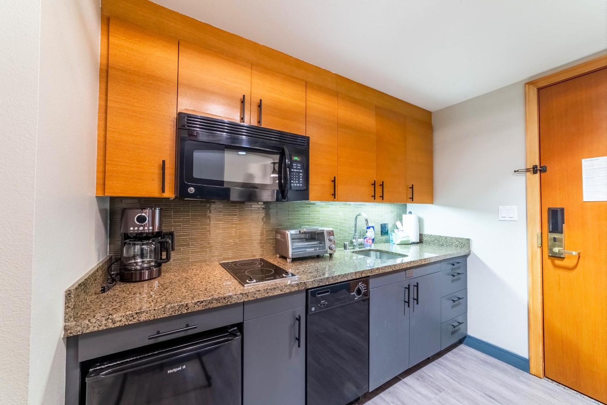 Updated Pet Friendly Monache With Views!